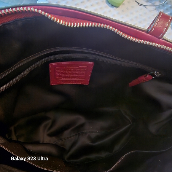 COACH F15142 Patent Leather Signature C Tote - Picture 15 of 16